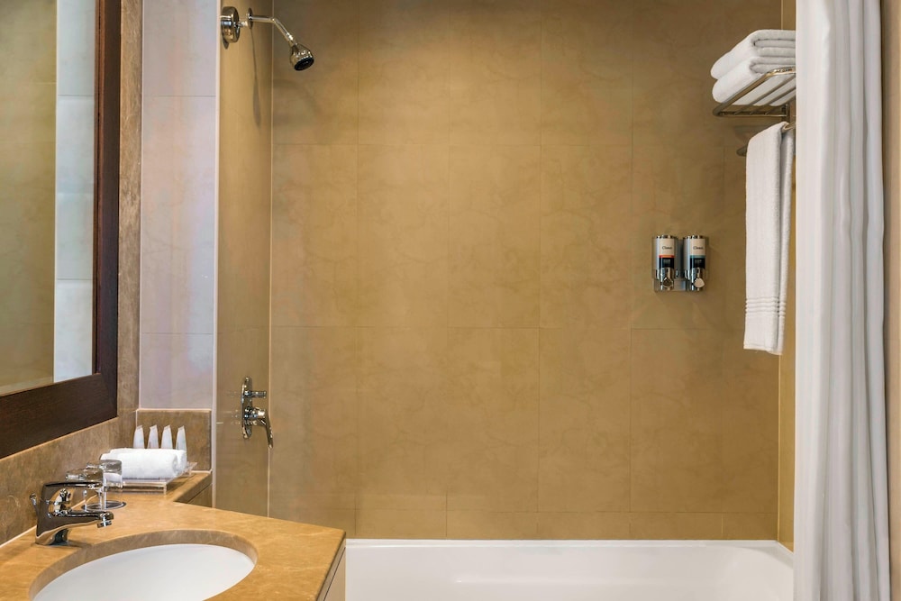 Four Points by Sheraton Sheikh Zayed Road, Dubai — Hotel rooms in Dubai