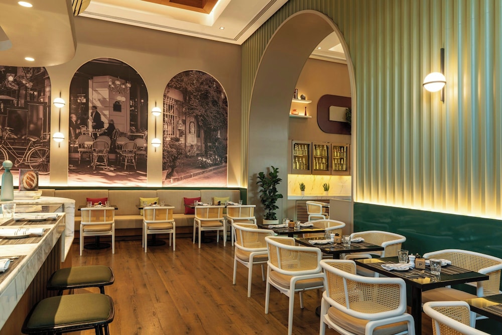 Four Points by Sheraton Sheikh Zayed Road, Dubai — Restaurant & bars in Dubai