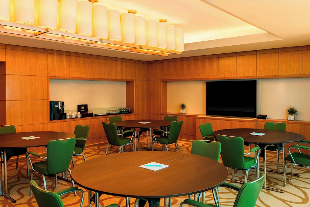 Four Points by Sheraton Sheikh Zayed Road, Dubai — Hotel building in Dubai