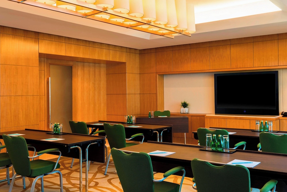 Four Points by Sheraton Sheikh Zayed Road, Dubai — Hotel building in Dubai