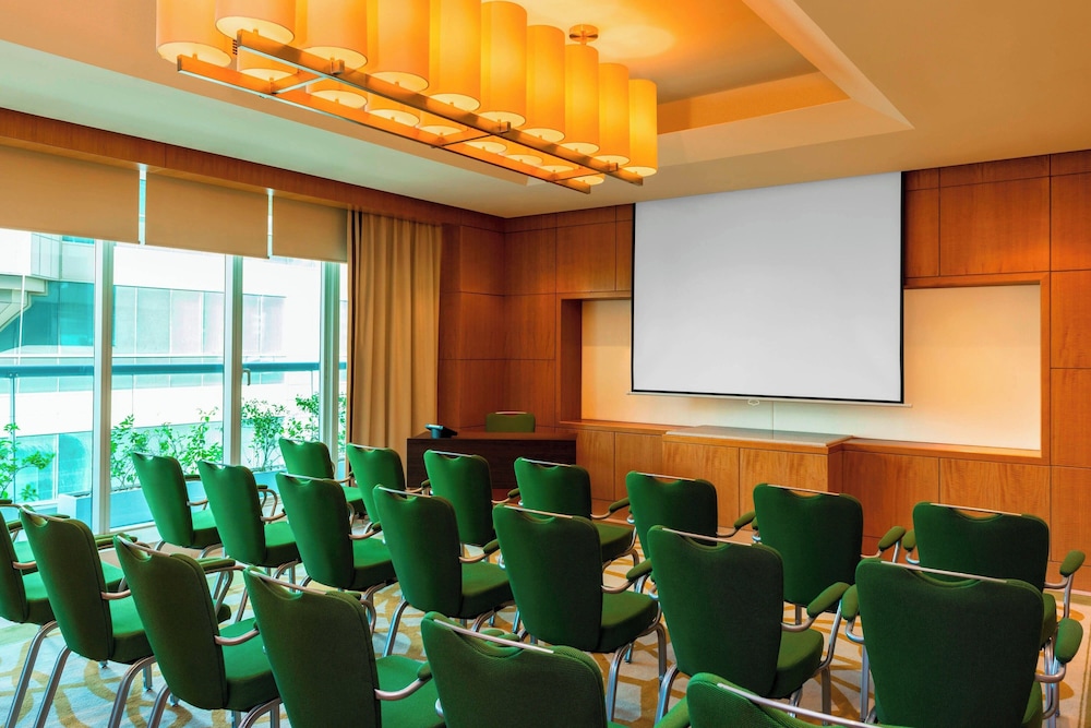 Four Points by Sheraton Sheikh Zayed Road, Dubai — Hotel building in Dubai