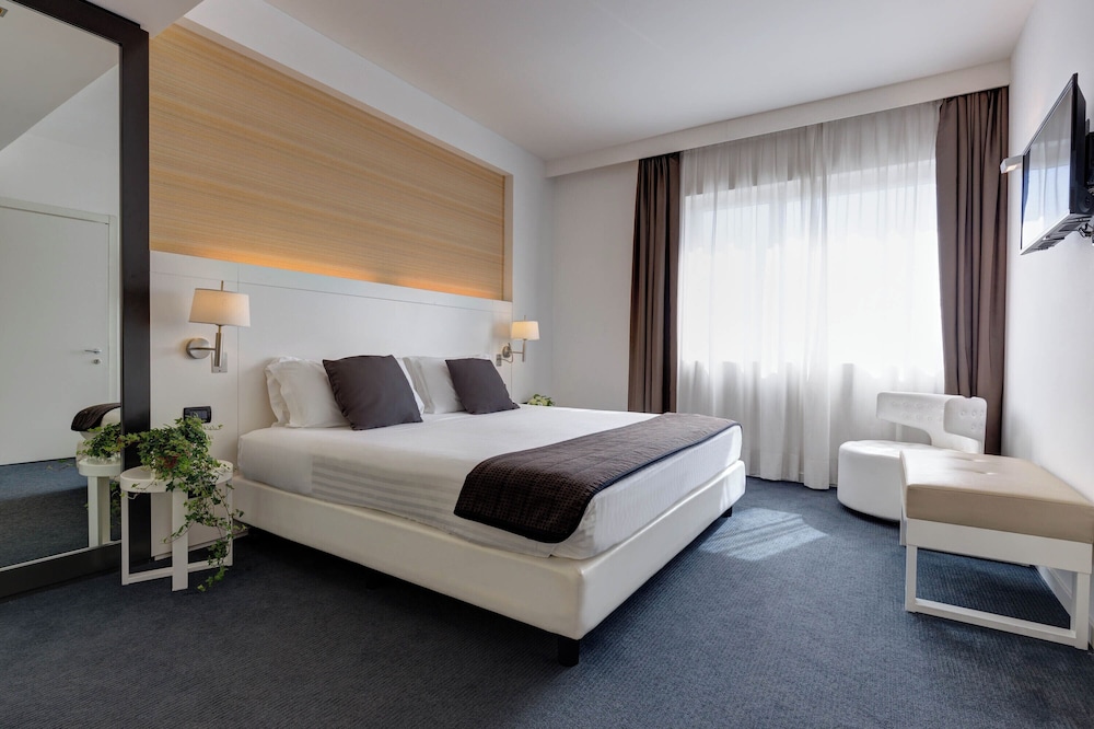 iH Hotels Roma Z3 — Hotel rooms in Rome, Lazio