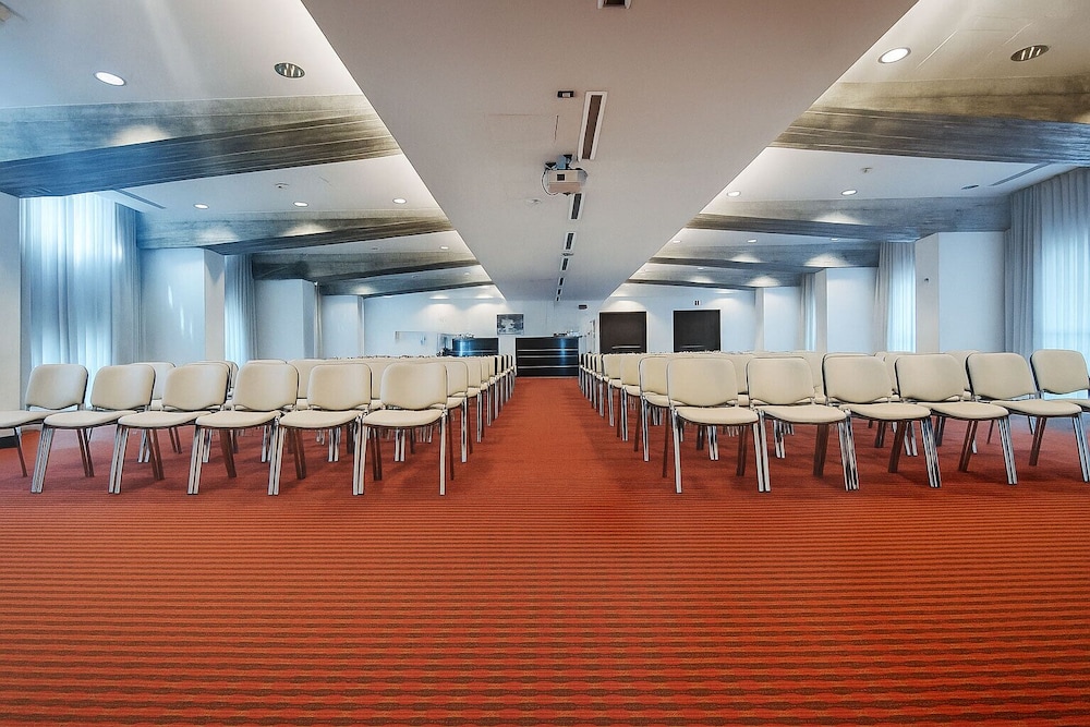 iH Hotels Roma Z3 — Hotel building in Rome, Lazio