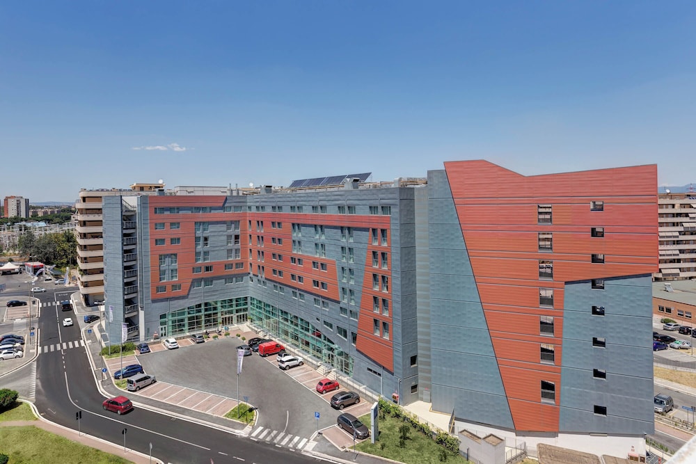 iH Hotels Roma Z3 — Hotel building in Rome, Lazio