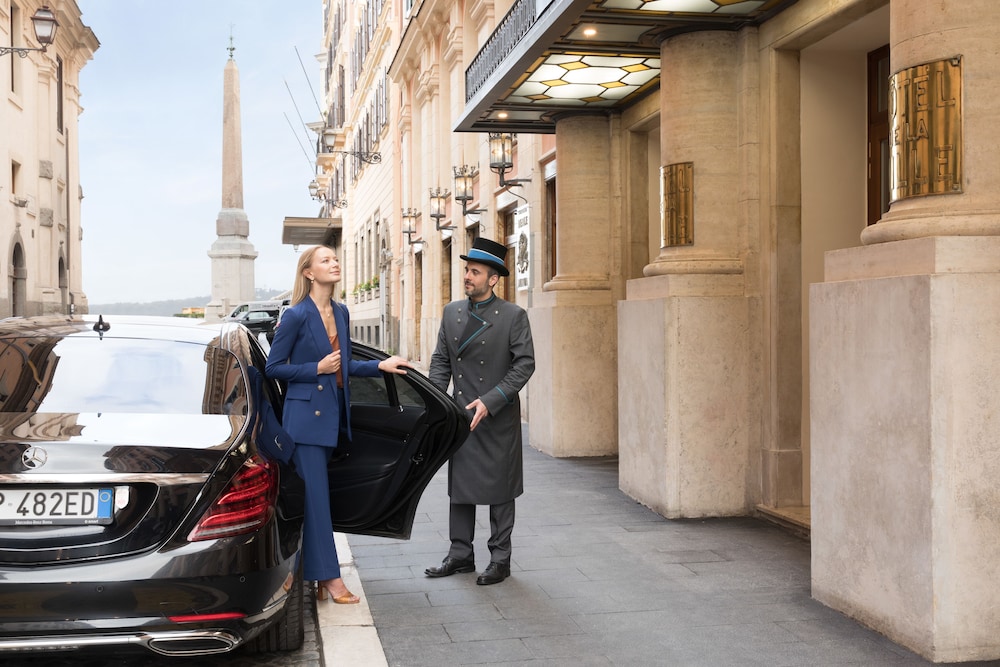 Rocco Forte Hotel de la Ville — Hotel building in Rome, Lazio