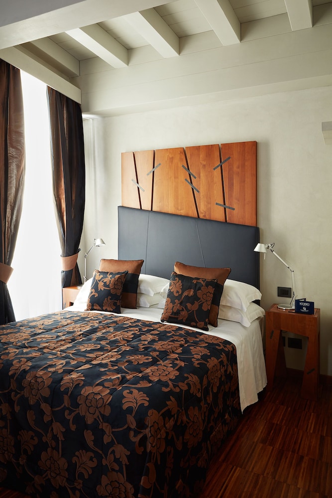 The Code Hotel — Hotel rooms in Rome, Lazio