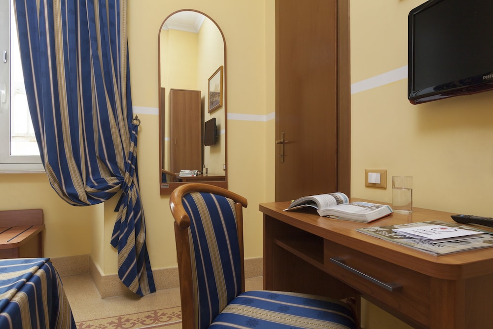 Kennedy Hotel — Hotel rooms in Rome, Lazio