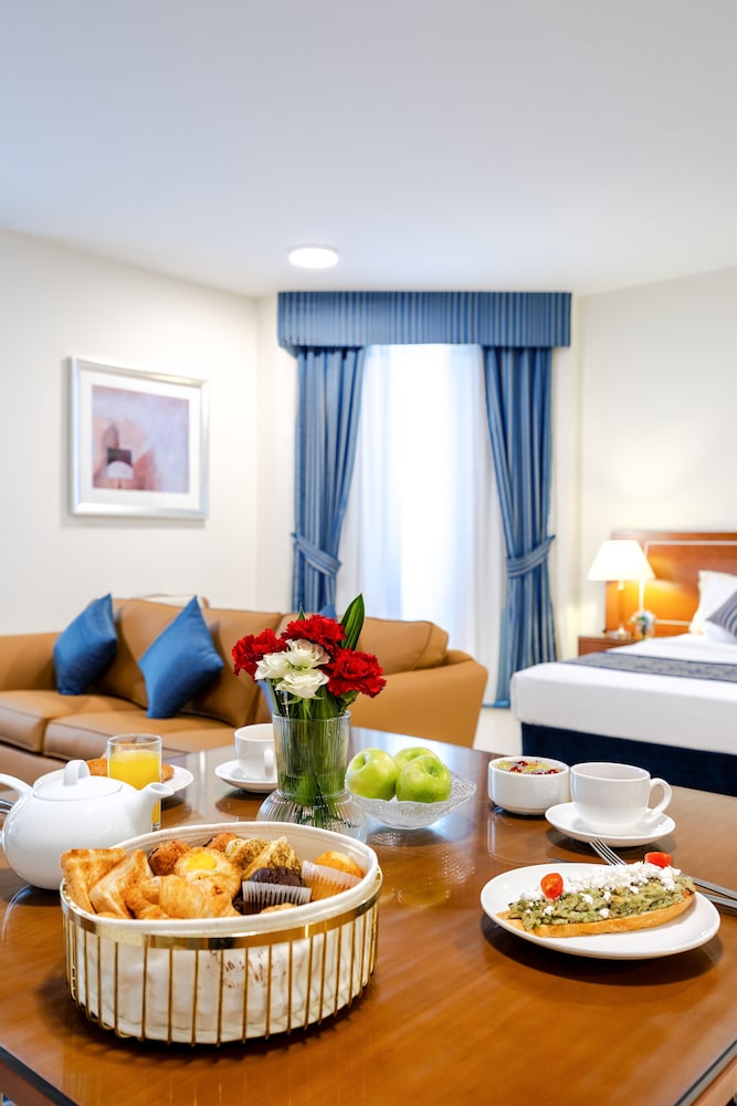 Golden Sands Hotel Apartments — Hotel rooms in Dubai