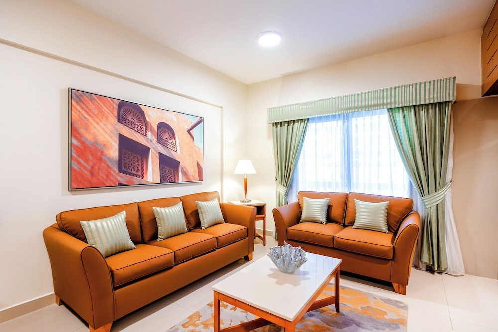 Golden Sands Hotel Apartments — Hotel rooms in Dubai