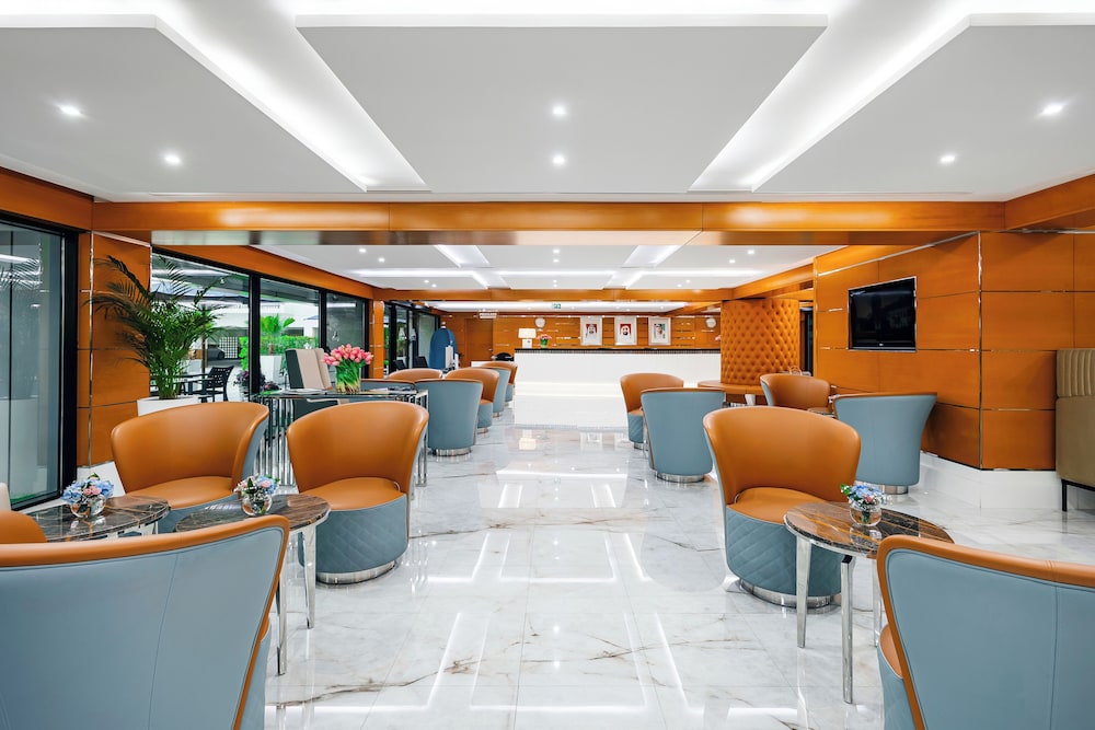 Golden Sands Hotel Apartments — Hotel building in Dubai