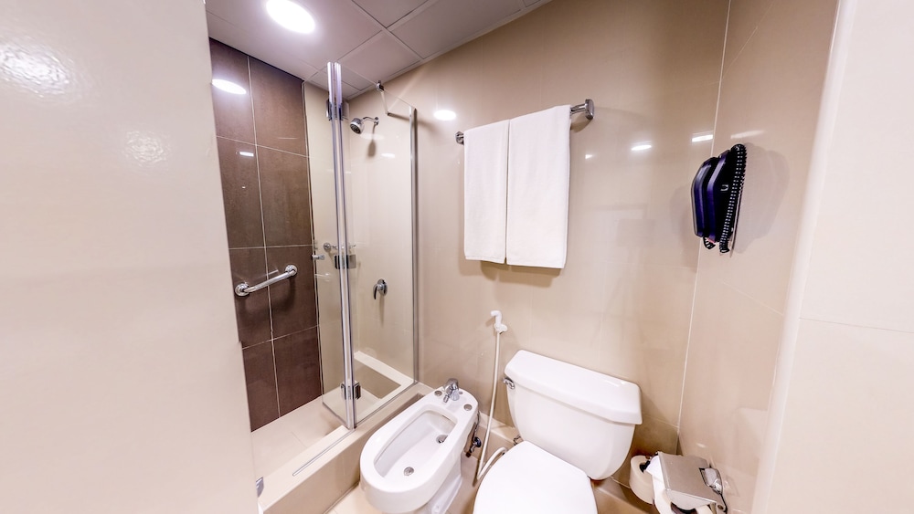 Golden Sands Hotel Apartments — Hotel rooms in Dubai