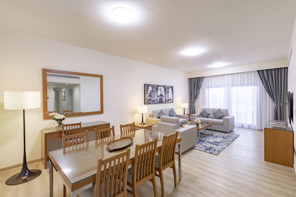 Golden Sands Hotel Apartments — Hotel rooms in Dubai