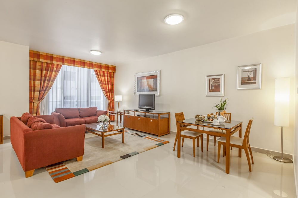 Golden Sands Hotel Apartments — Hotel rooms in Dubai