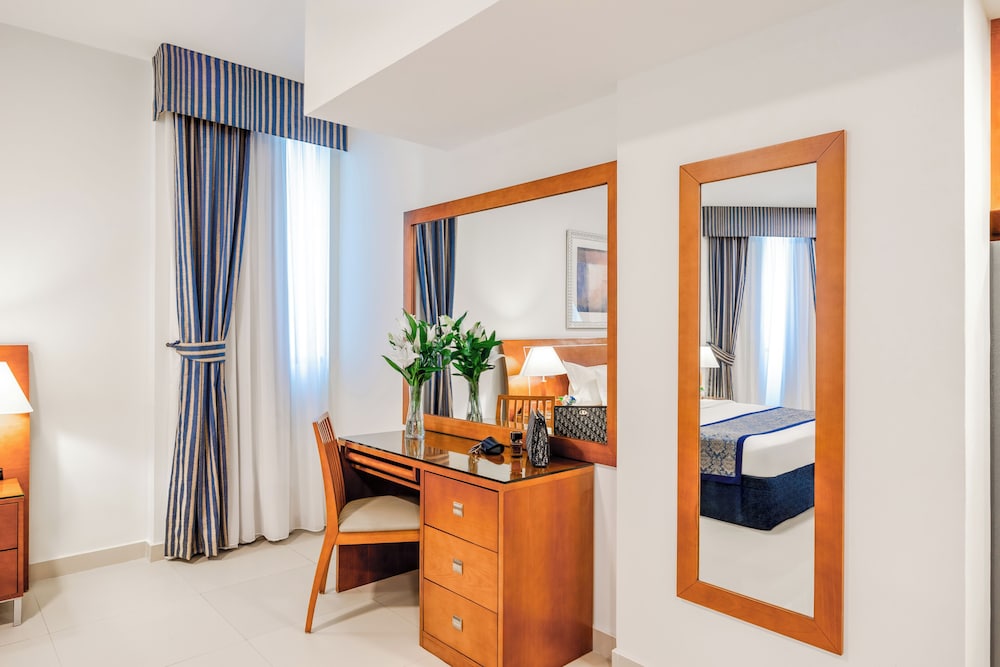 Golden Sands Hotel Apartments — Hotel rooms in Dubai