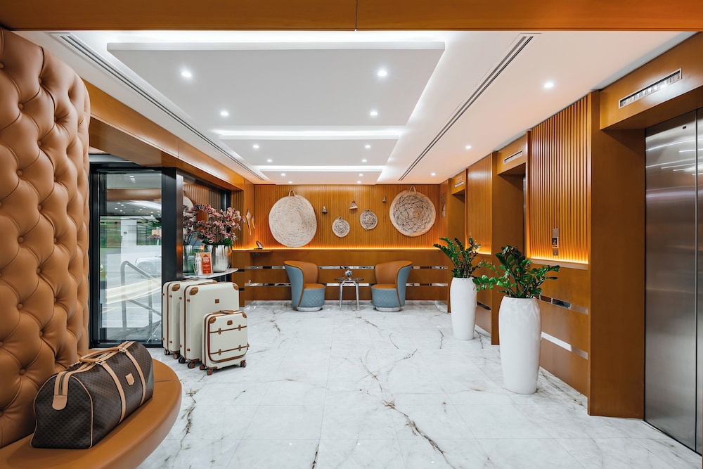 Golden Sands Hotel Apartments — Hotel building in Dubai