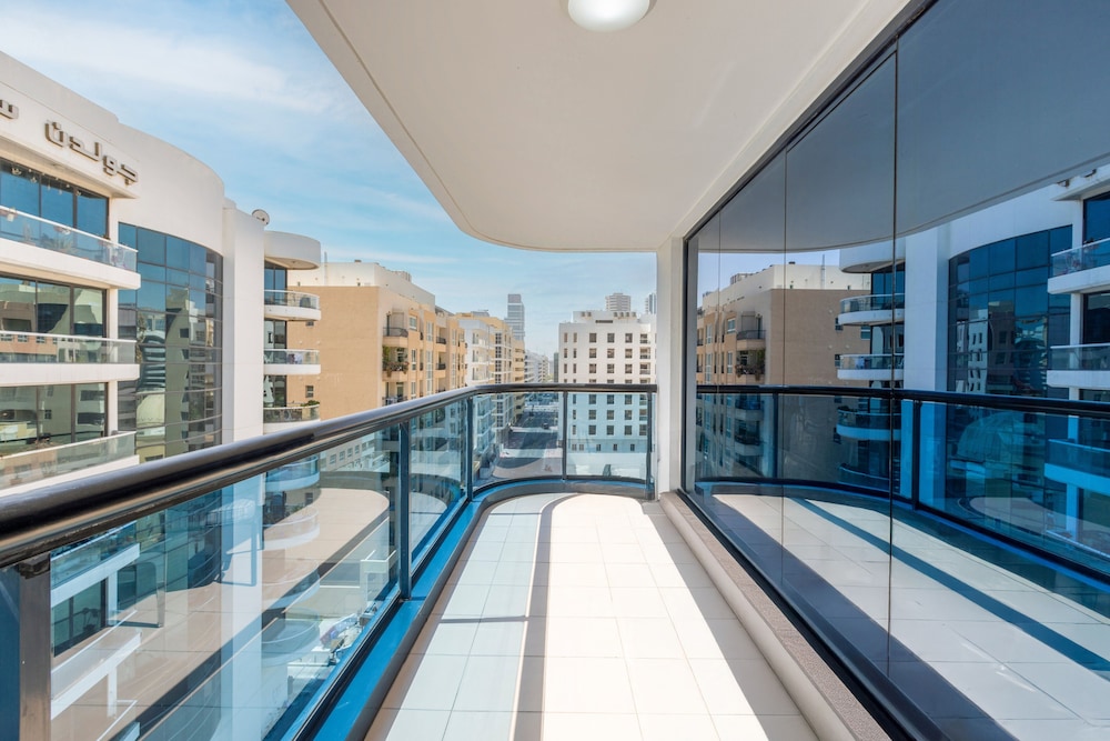 Golden Sands Hotel Apartments — Hotel building in Dubai