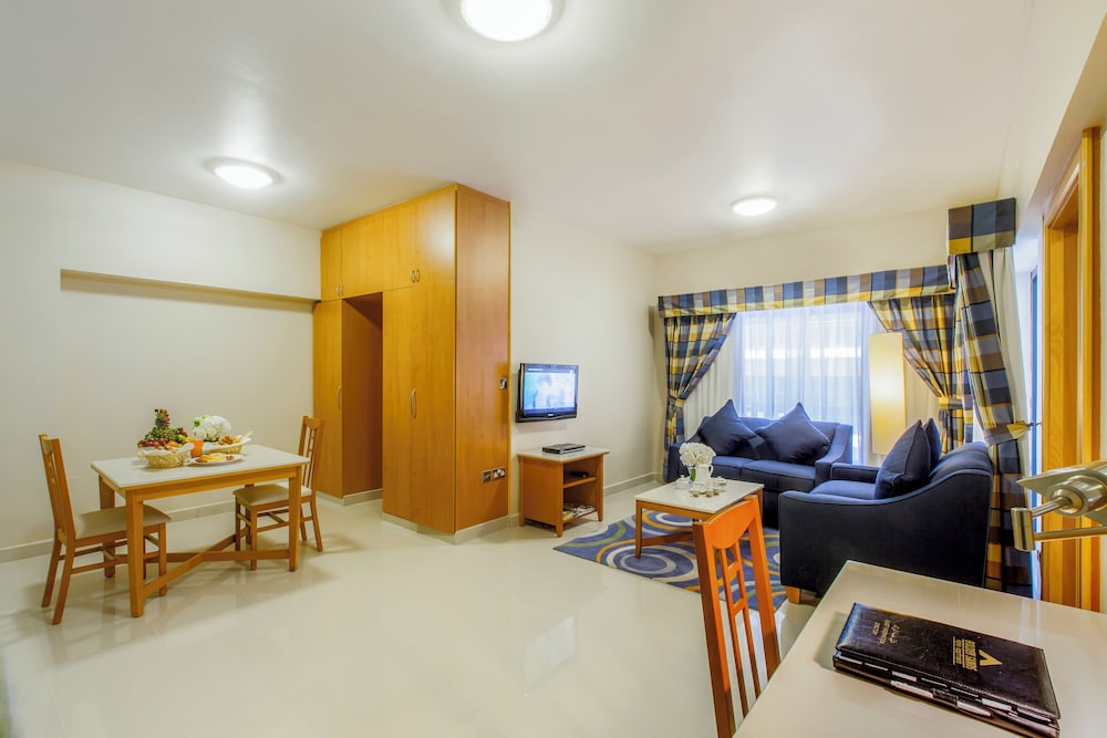 Golden Sands Hotel Apartments — Hotel rooms in Dubai