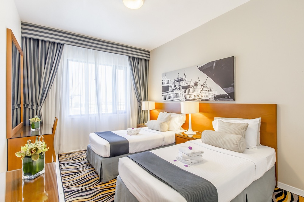 Golden Sands Hotel Apartments — Hotel rooms in Dubai