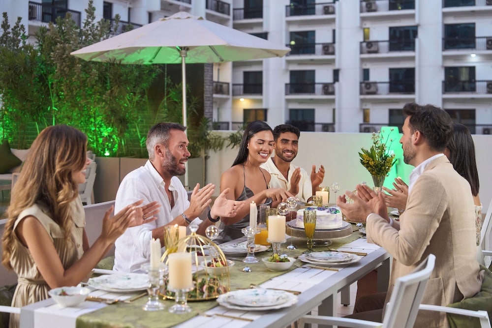 Golden Sands Hotel Apartments — Restaurant & bars in Dubai
