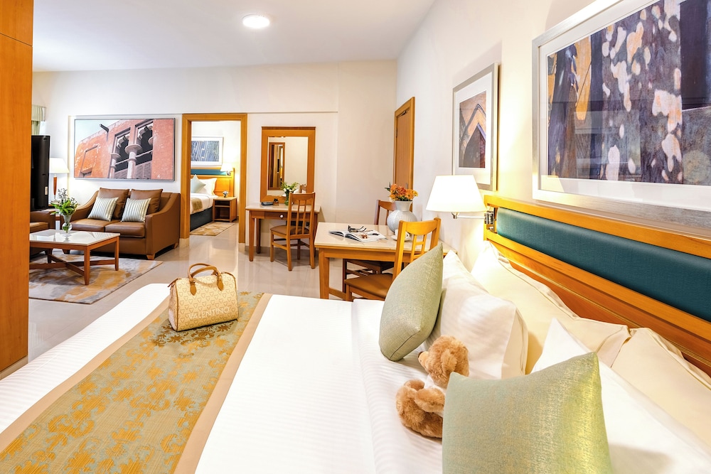 Golden Sands Hotel Apartments — Hotel rooms in Dubai