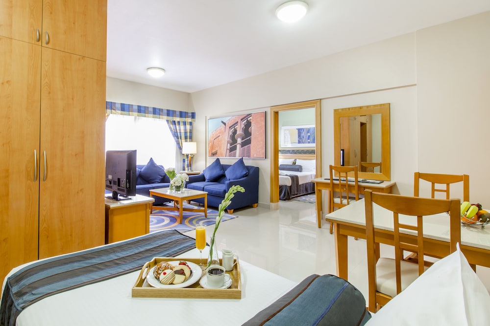 Golden Sands Hotel Apartments — Hotel rooms in Dubai