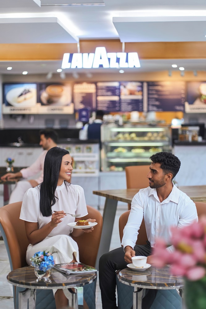 Golden Sands Hotel Apartments — Restaurant & bars in Dubai