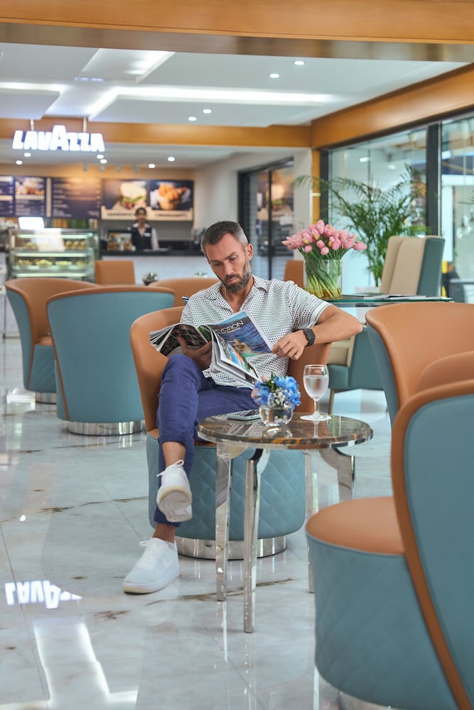 Golden Sands Hotel Apartments — Restaurant & bars in Dubai