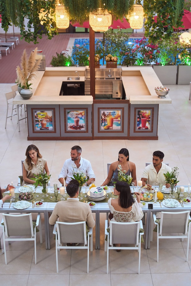 Golden Sands Hotel Apartments — Restaurant & bars in Dubai