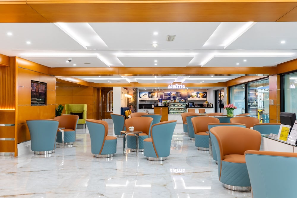 Golden Sands Hotel Apartments — Hotel building in Dubai