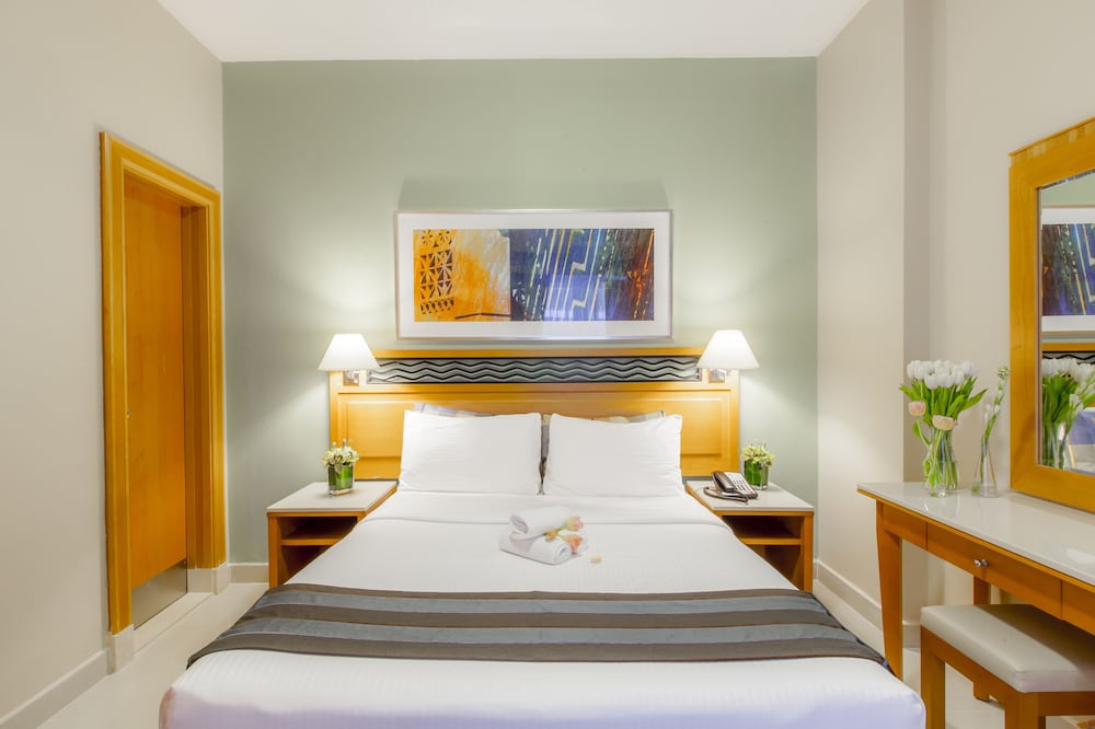 Golden Sands Hotel Apartments — Hotel rooms in Dubai