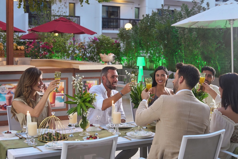 Golden Sands Hotel Apartments — Restaurant & bars in Dubai
