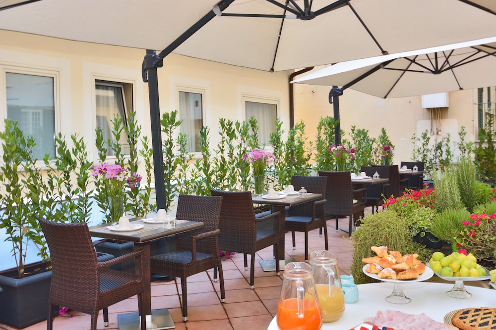 LH Hotel Lloyd Rome — Restaurant & bars in Rome, Lazio
