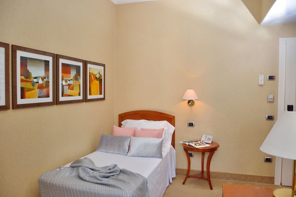 LH Hotel Lloyd Rome — Hotel rooms in Rome, Lazio
