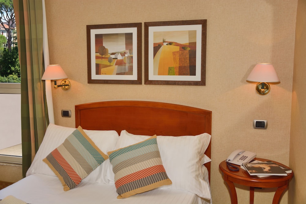LH Hotel Lloyd Rome — Hotel rooms in Rome, Lazio