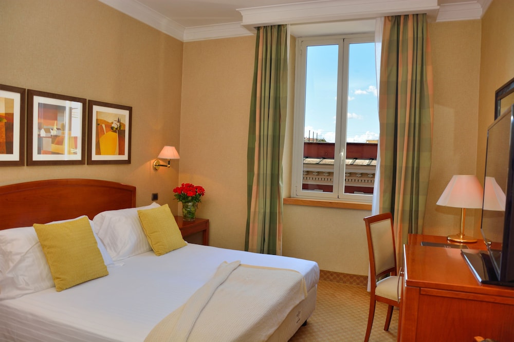 LH Hotel Lloyd Rome — Hotel rooms in Rome, Lazio