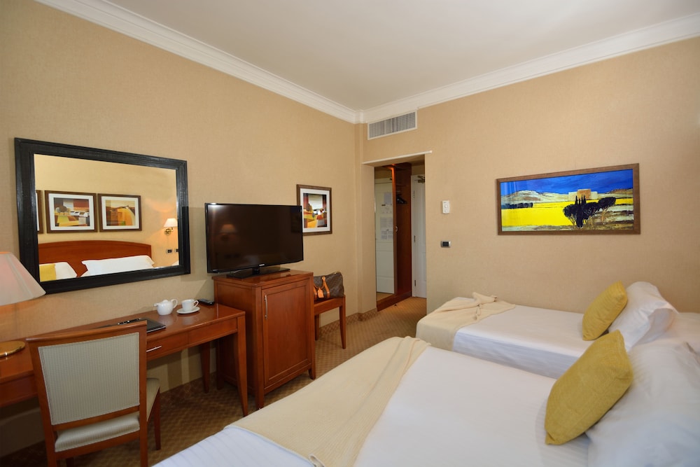 LH Hotel Lloyd Rome — Hotel rooms in Rome, Lazio