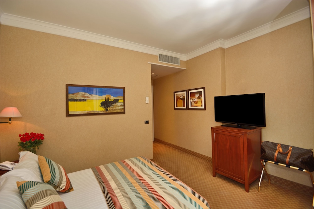 LH Hotel Lloyd Rome — Hotel rooms in Rome, Lazio