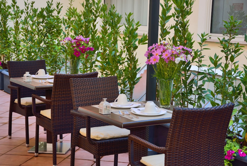 LH Hotel Lloyd Rome — Restaurant & bars in Rome, Lazio