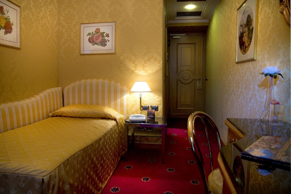 Marcella Royal Hotel - Rooftop Garden — Hotel rooms in Rome, Lazio