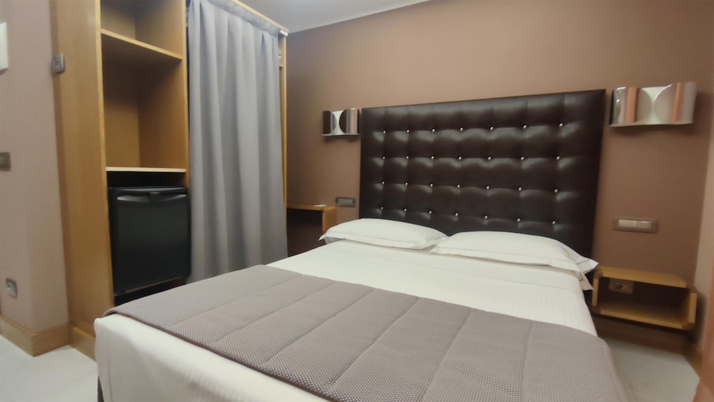 Marcella Royal Hotel - Rooftop Garden — Hotel rooms in Rome, Lazio