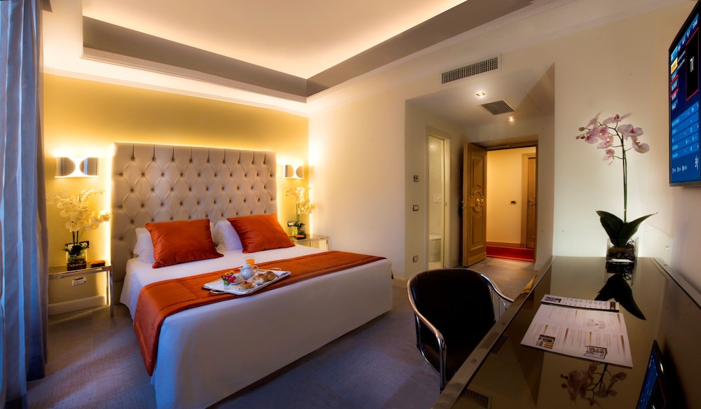 Marcella Royal Hotel - Rooftop Garden — Hotel rooms in Rome, Lazio