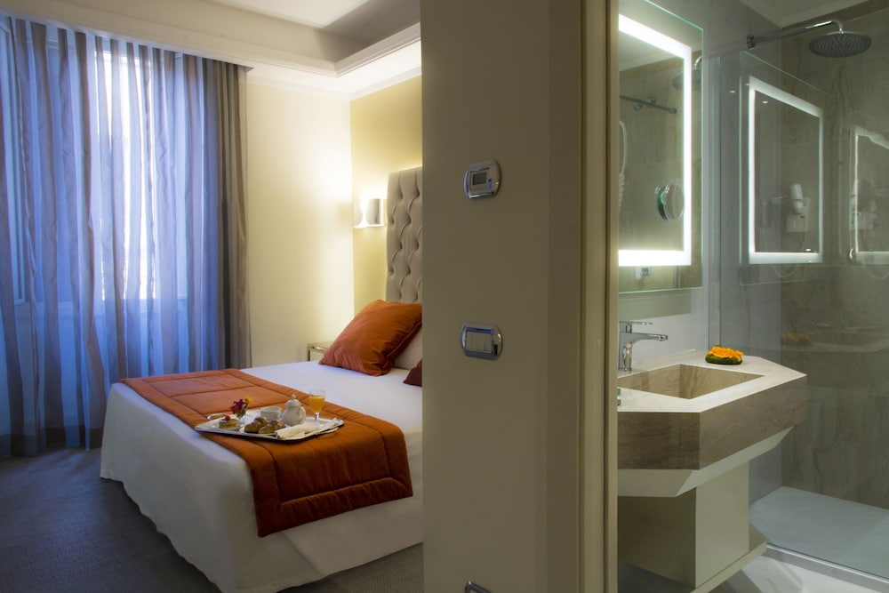 Marcella Royal Hotel - Rooftop Garden — Hotel rooms in Rome, Lazio