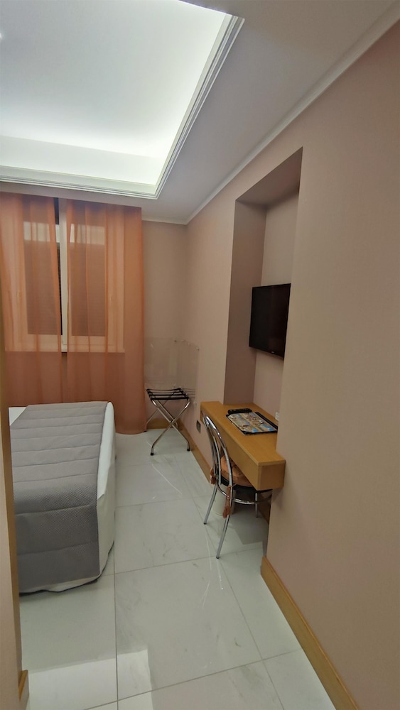Marcella Royal Hotel - Rooftop Garden — Hotel rooms in Rome, Lazio