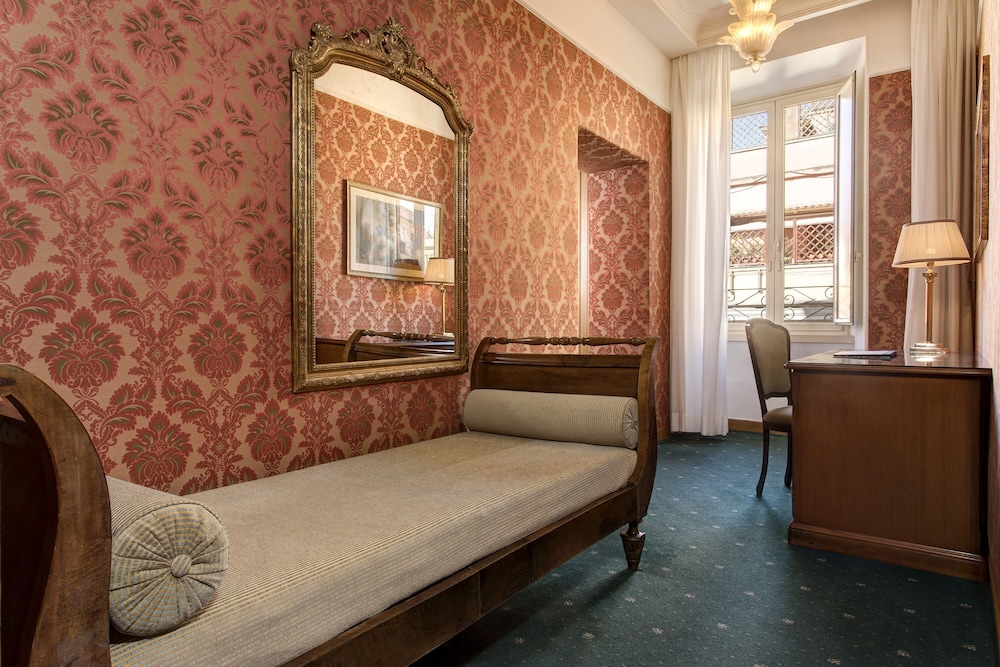 Marcella Royal Hotel - Rooftop Garden — Hotel rooms in Rome, Lazio