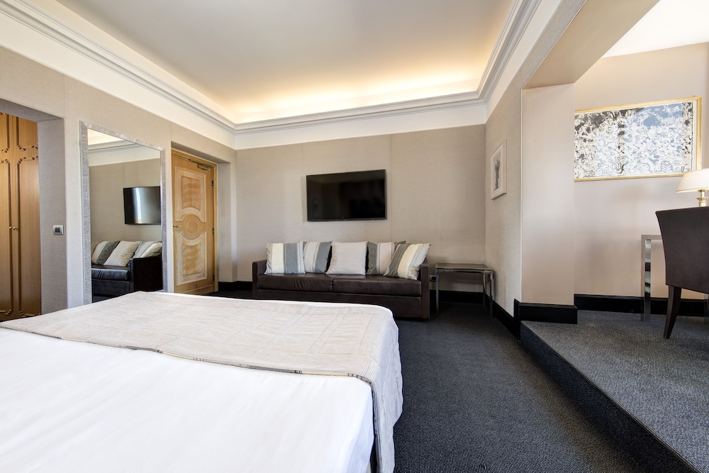 Marcella Royal Hotel - Rooftop Garden — Hotel rooms in Rome, Lazio