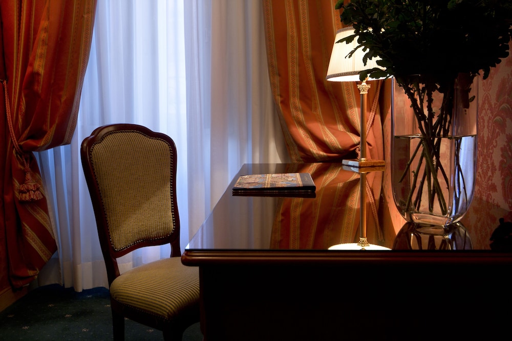 Marcella Royal Hotel - Rooftop Garden — Hotel rooms in Rome, Lazio