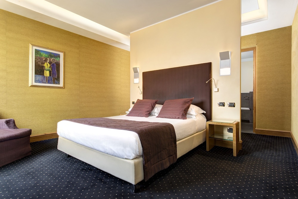 Marcella Royal Hotel - Rooftop Garden — Hotel rooms in Rome, Lazio