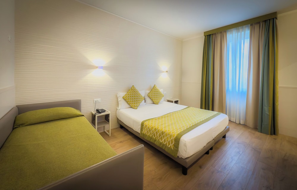 Hotel Marco Polo — Hotel rooms in Rome, Lazio