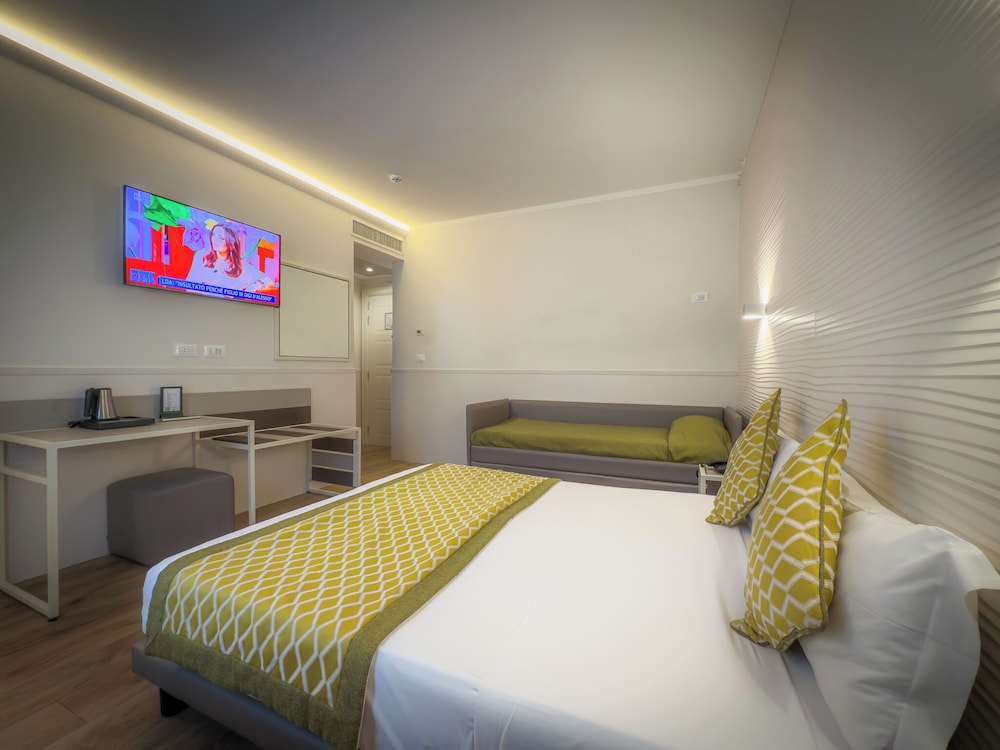 Hotel Marco Polo — Hotel rooms in Rome, Lazio