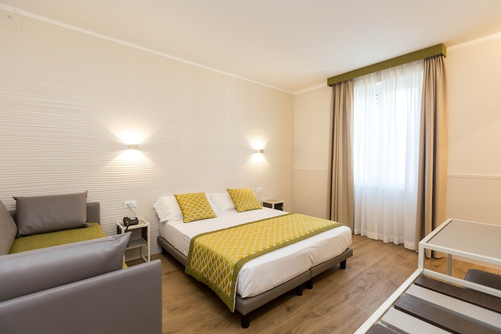 Hotel Marco Polo — Hotel rooms in Rome, Lazio